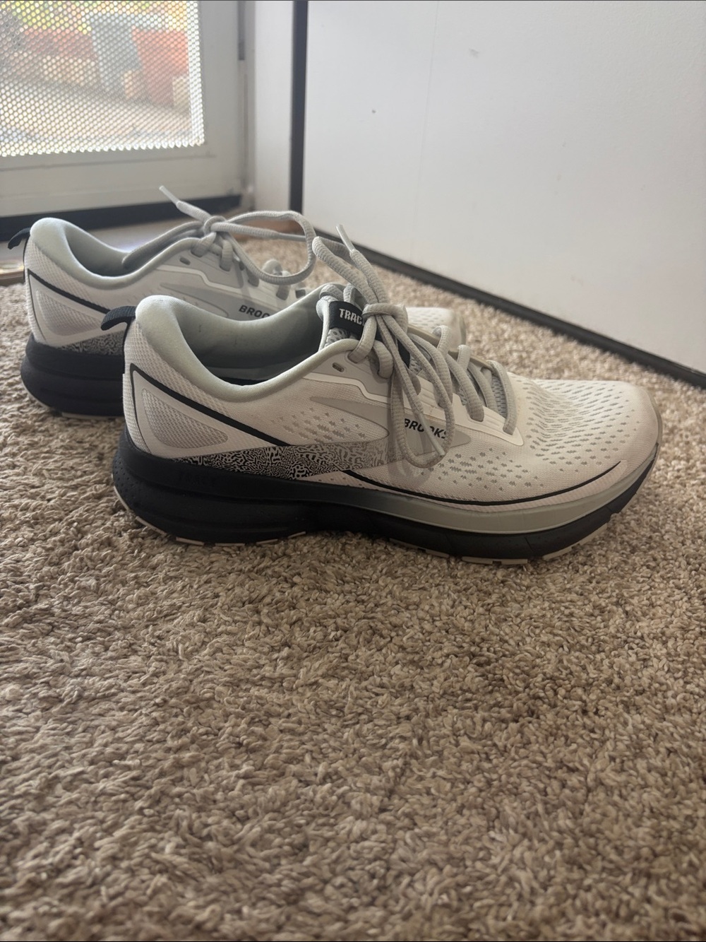 Brooks trace 3 cushion neutral size 7.5 women’s shoes